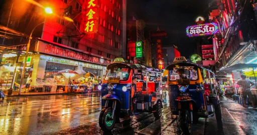 image for article 8 Fun, Budget-Friendly Things to Do in Bangkok for Muslim Travellers