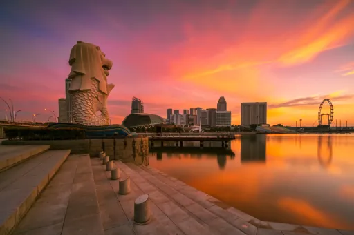 image for article Best Times For Muslim Traveller to Visit Singapore’s Top Attractions