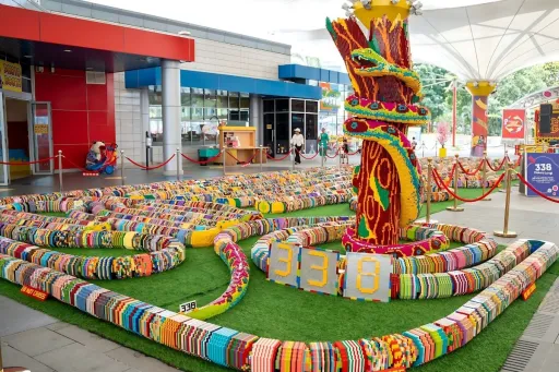 image for article LEGOLAND Malaysia Breaks Records With The World’s Longest LEGO Snake of 338 Metres!