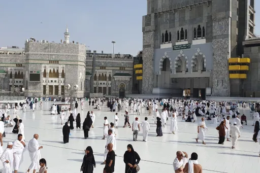 image for article Meningitis Vaccine Now Mandatory For Umrah Pilgrims in Ramadan 2025