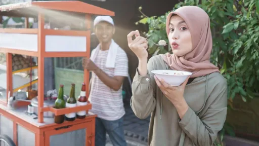 image for article Jakarta's Halal Culinary Gems & Souvenir Shopping For Malaysian Travellers