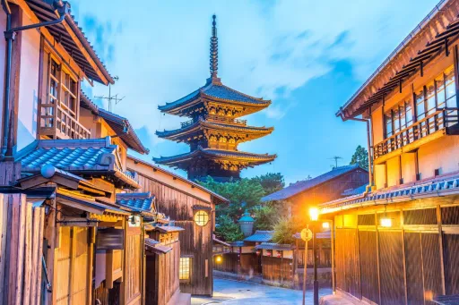 image for article 7 Muslim-Friendly Ryokans in Kyoto For Autumn 2025: Garden Views, Onsen & Kaiseki