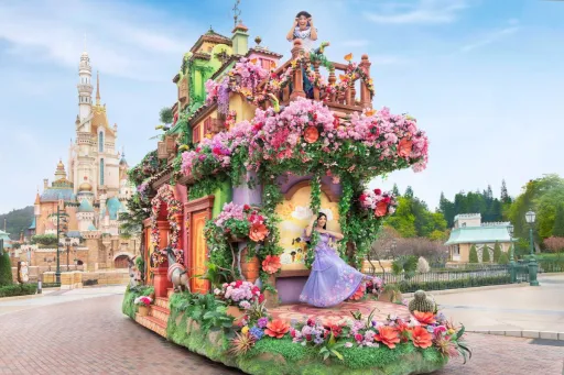 image for article Summer in Hong Kong: Festivals, Theme Parks & Muslim-Friendly Fun Await!