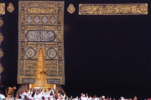 image for article Umrah 2025: New Visa Rule Requires Hotel Booking on Nusuk Platform