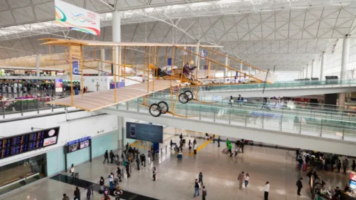 image for article Muslim-Friendly Guide to Hong Kong International Airport (HKIA): Prayer Rooms, Halal Food, and Shopping