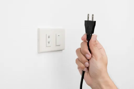 image for article The Ultimate Muslim Traveller’s Guide to Plugs, Voltage & Charging Overseas