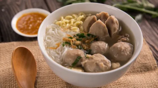 image for article 7 Best Halal Meatball Soup Spots in Jakarta for Bakso Lovers