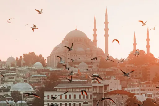 image for article How to Spend 24 Hours in Istanbul: A Local’s Guide to Exploring Like a Pro
