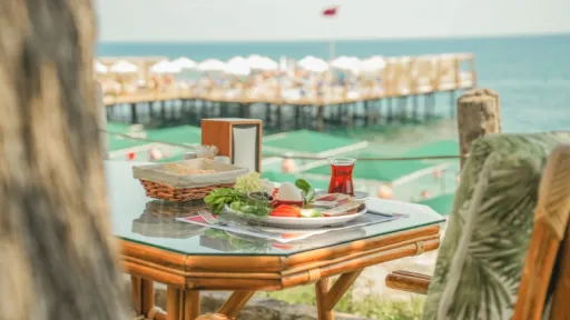 image for article 12 Must-Try Halal Restaurants in Phuket: From Sunset Seafood to Authentic Thai Classics