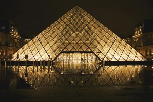 image for article The Louvre Jewellery Heist: What Happened And What Muslim Travellers Should Know Before Visiting Paris