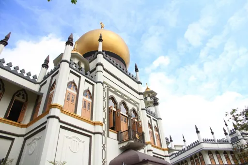 Travelling in Singapore as a Muslim: Halal Food, Mosques & More image for article Travelling in Singapore as a Muslim: Halal Food, Mosques & More