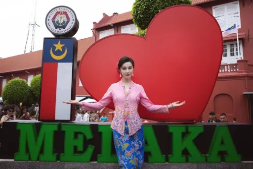 image for article Melaka to Offer Free Entry to Attractions for Tourists Wearing Kebaya: Here’s What to Know!