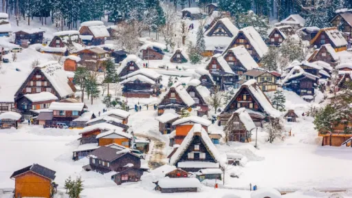 image for article Muslim-Friendly Winter Guide to Shirakawago, Japan's Magical Snowy Village