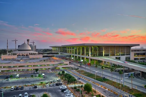 image for article 10 Largest Airports in the World 2026: A Muslim-Friendly Travel Guide