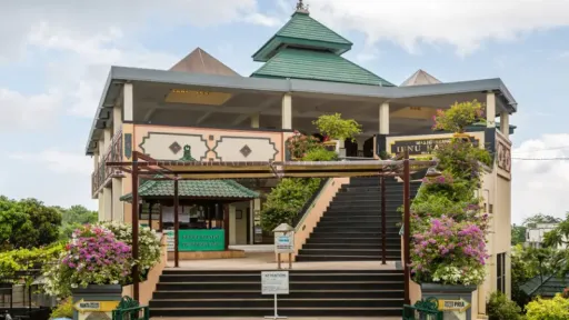 image for article A Guide to Beautiful Mosques in Bali for Muslim Travelers