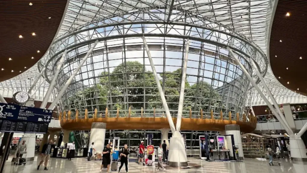 Where to Find Halal Food and Prayer Rooms at Kuala Lumpur International Airport