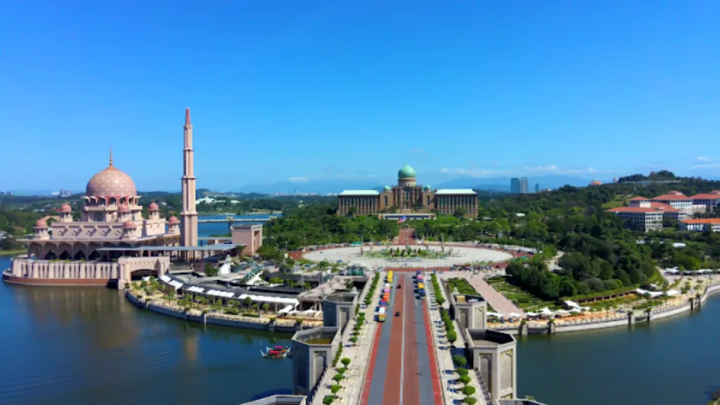 Putrajaya Malaysia: Muslim-Friendly Aesthetic Spots You Shouldn't Miss