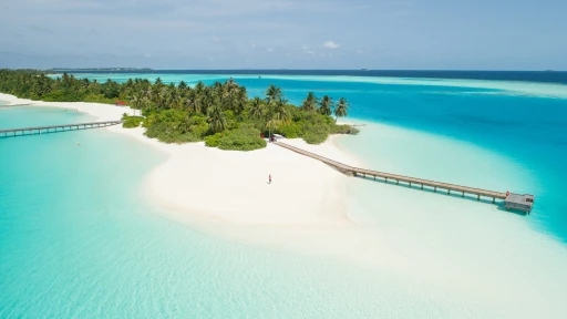 image for article 7 Reasons Why Southeast Asians Love the Maldives — Do You Agree?