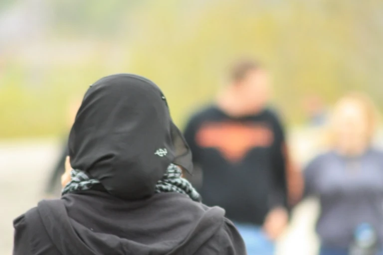 hijabi blending in
