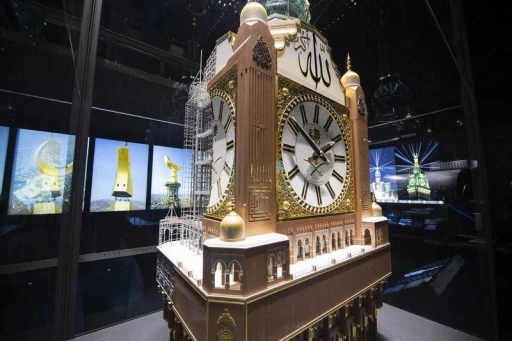 image for article New Mecca Clock Tower Museum Woos Tourists