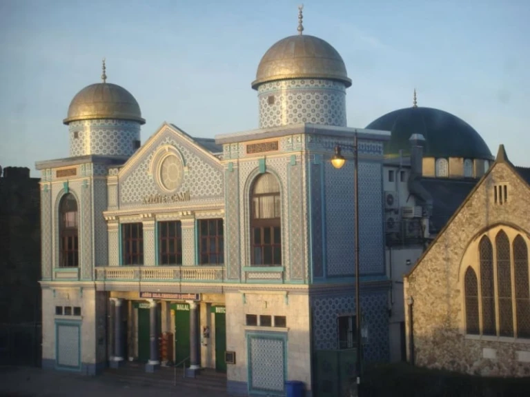 Londra Aziziye Camii (Aziziye Mosque London)