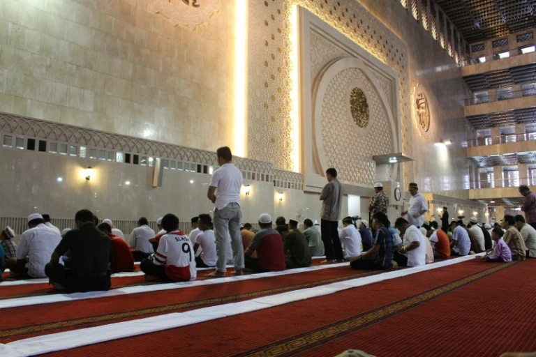  Ramadan mosque prayer