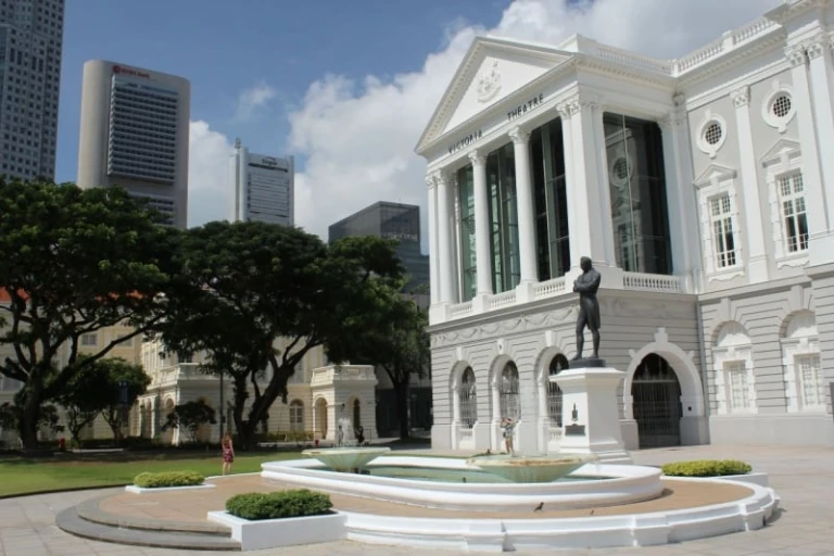 Sir Stamford Raffles statue Singapore