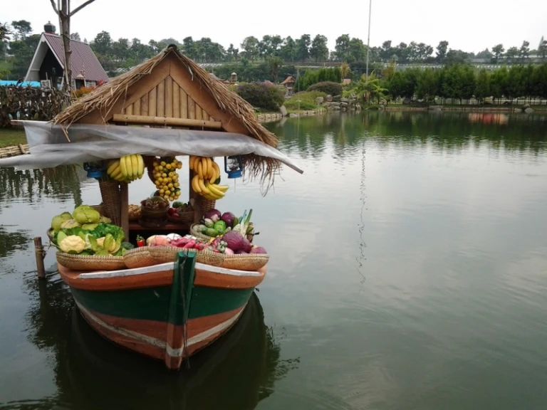 lembang floating market