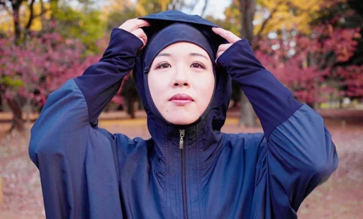 image for article The Prayer Parka: A Practical Prayer Dress For Muslimahs